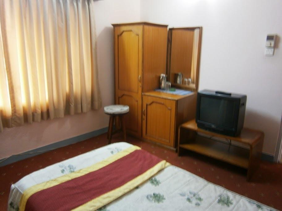 Amar Hotel Катманду Экстерьер фото