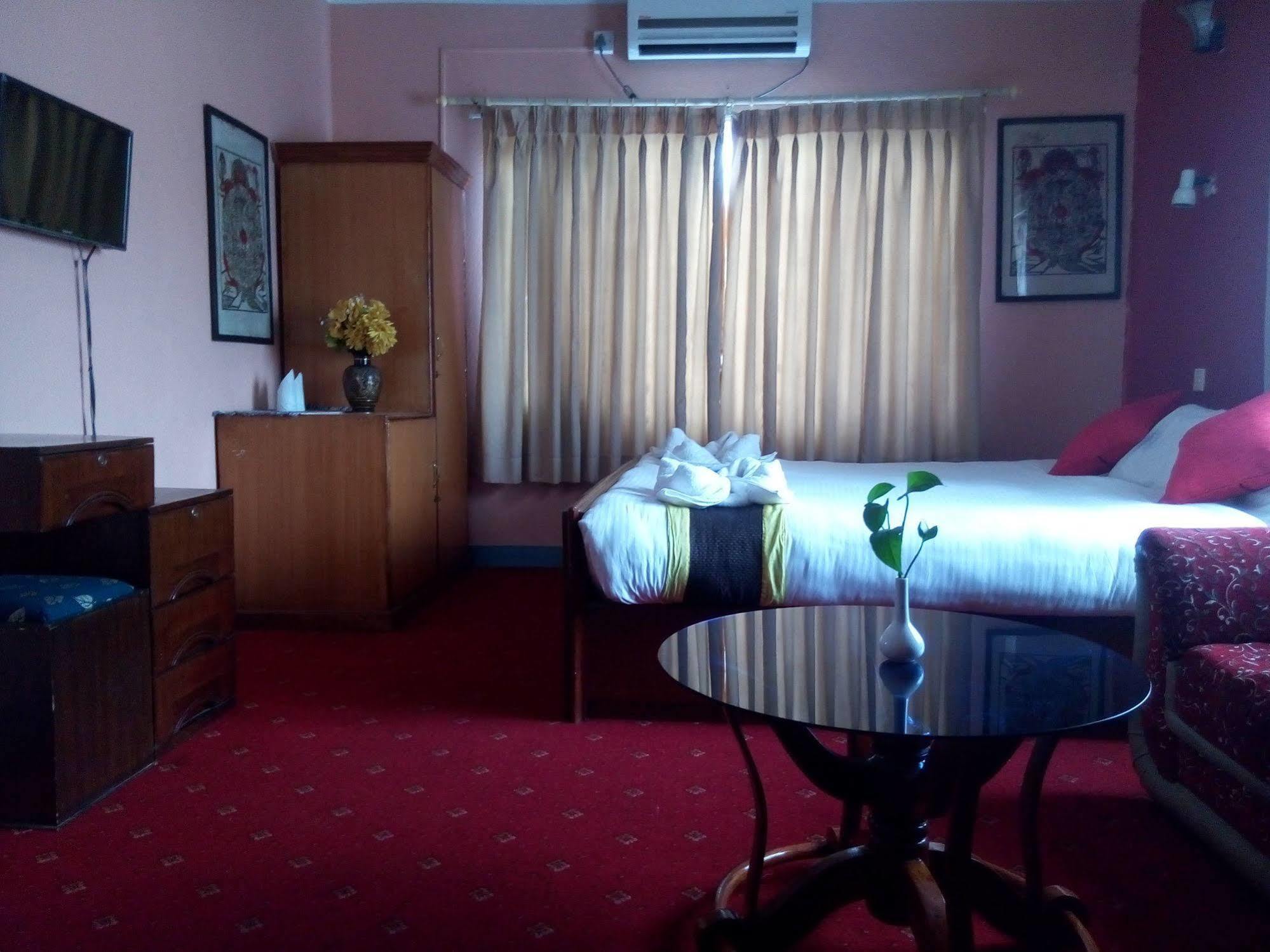 Amar Hotel Катманду Экстерьер фото