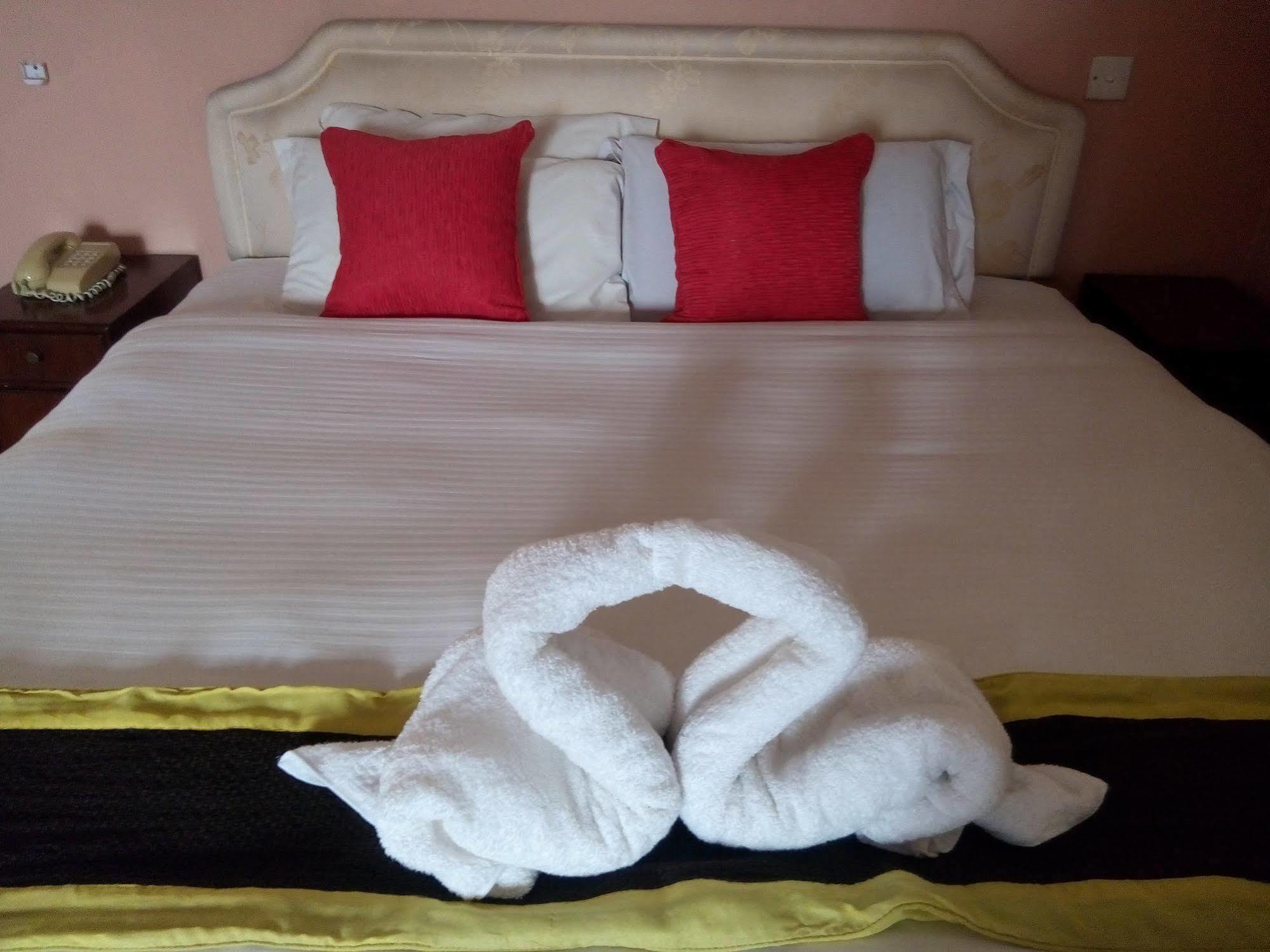 Amar Hotel Катманду Экстерьер фото